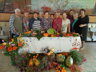 В осеннем календаре есть необычная дата, когда сердце переполняется чувством глубокой признательности, когда хочется говорить слова благодарности, быть особенно чутким и внимательным к людям - это день уважения людей старшего поколения